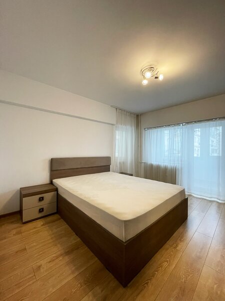 Unirii, Bd., Tribunal, 2 camere decomandat, 65 mp, recent renovat.