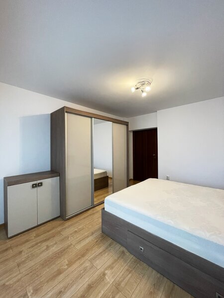 Unirii, Bd., Tribunal, 2 camere decomandat, 65 mp, recent renovat.