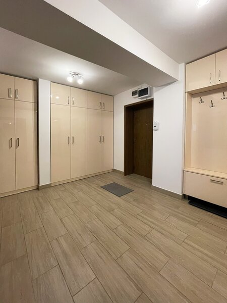 Unirii, Bd., Tribunal, 2 camere decomandat, 65 mp, recent renovat.
